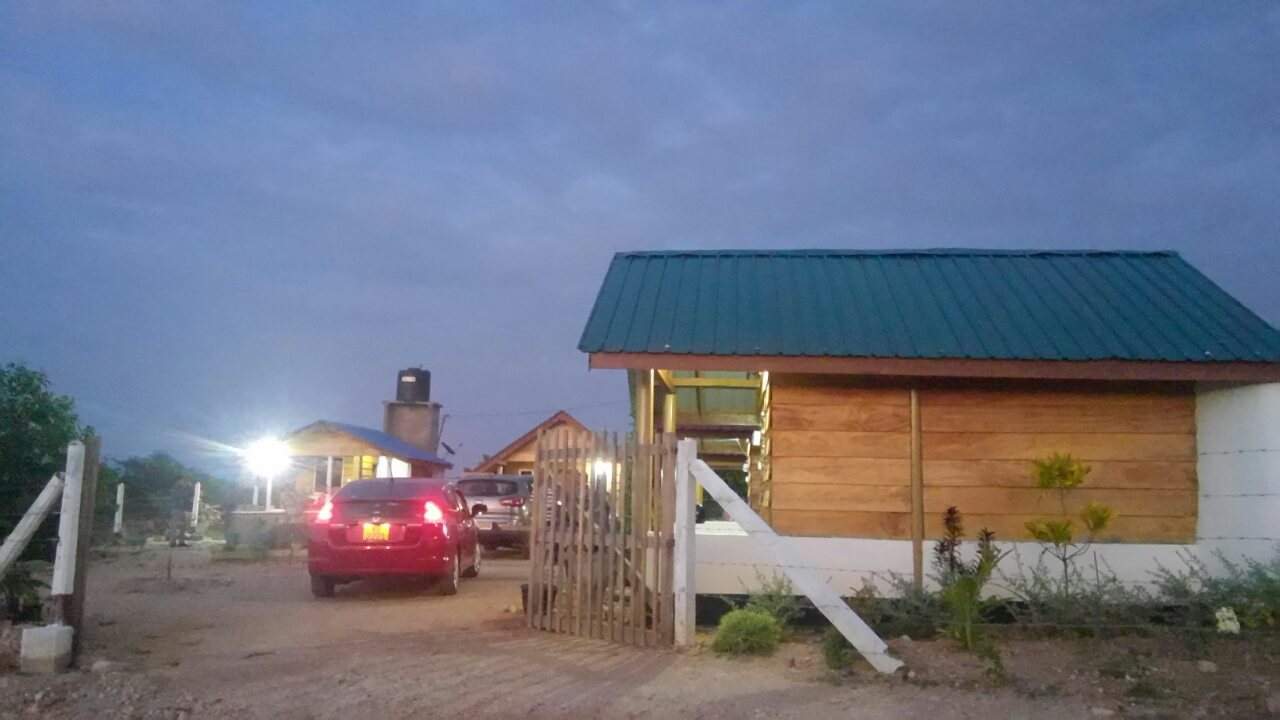 Sunntop Cabana - carbon neutral hotel in Trincomalee