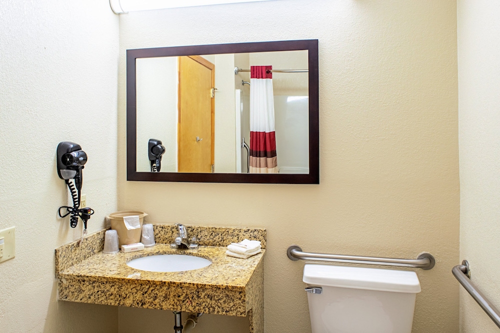 Red Roof Inn & Suites Middletown Franklin - photo 22