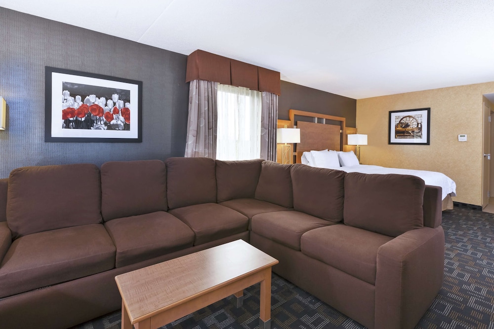 Hampton Inn Clinton - photo 15
