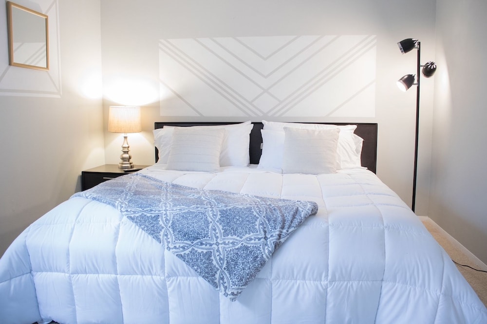 Modern Upscale Private Room - photo 6