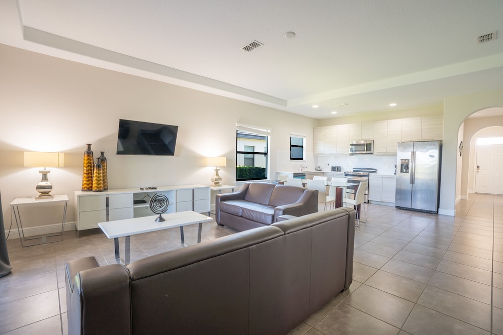 Balmoral Resort 169cc 3 Bedroom Home by RedAwning - photo 12