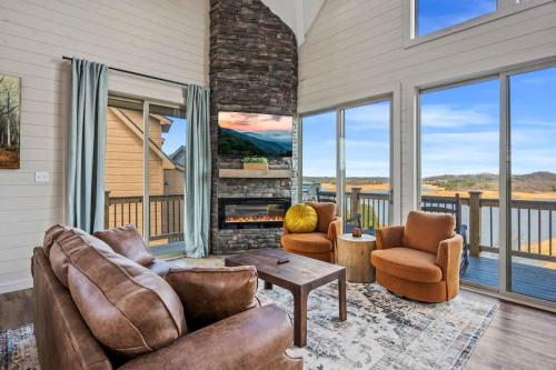 Serenity Shores Lodge — 4-Star Luxury Hotel in Dandridge, United States