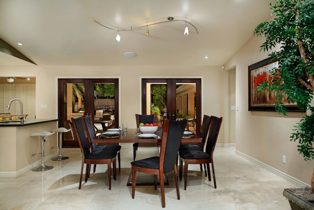 AZ Oasis Heated Pool & Spa Sport Court & Putting Greens Pool Table & Games Scottsdale - photo 18