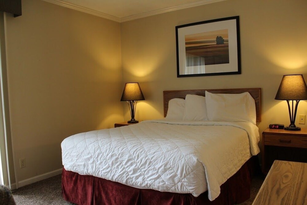 Sterling Hotel and Suites - photo 34