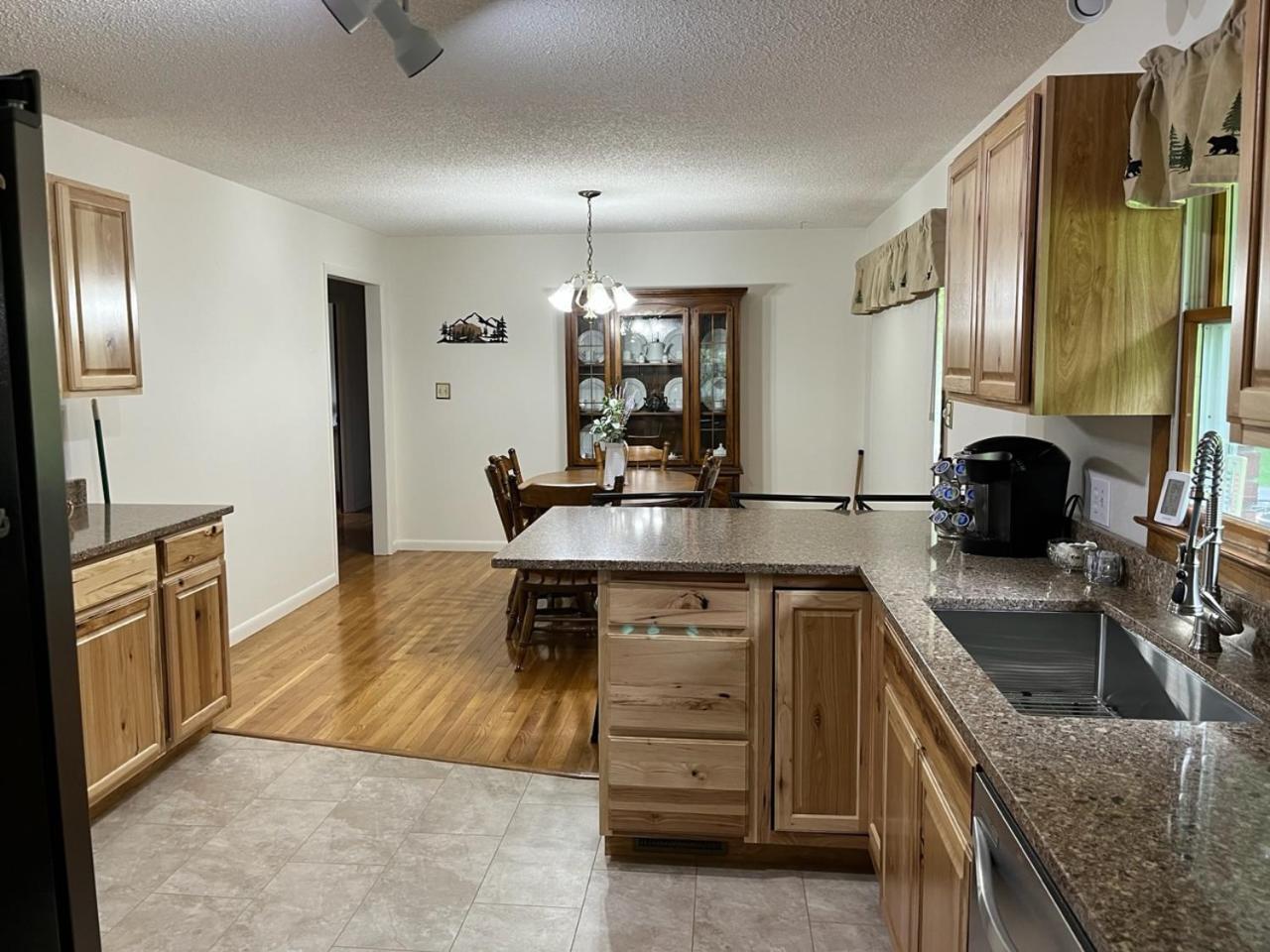 Mamaws Mountain View - carbon neutral hotel in Fletcher