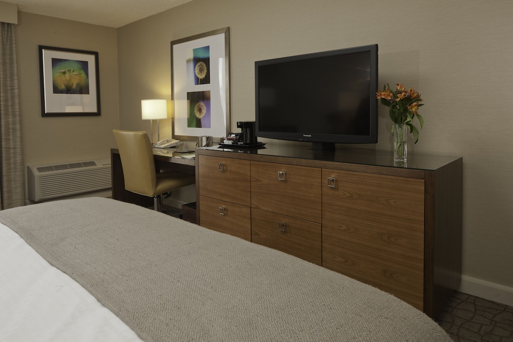 DoubleTree by Hilton Pittsburgh Green Tree - photo 15