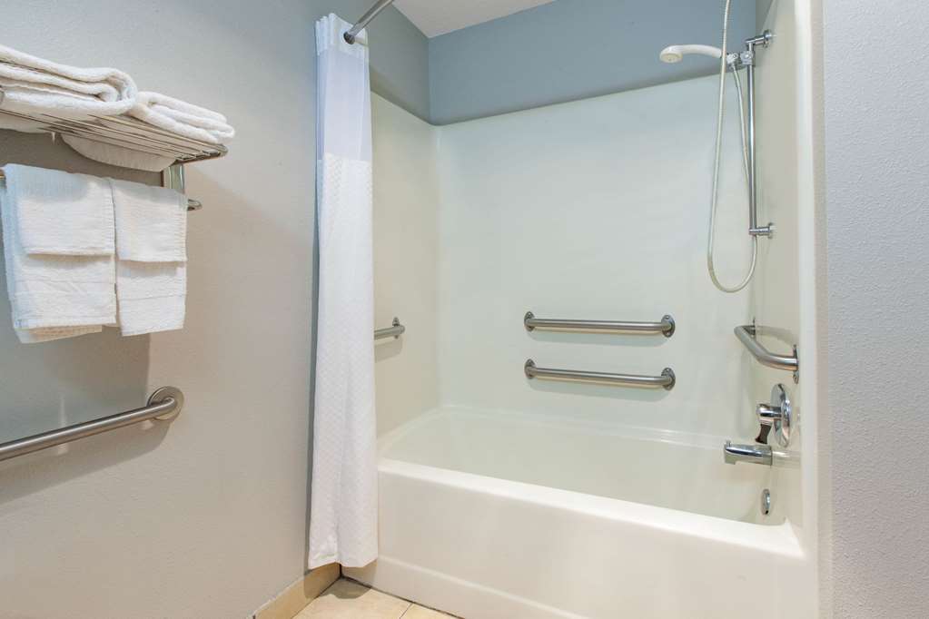 Microtel Inn & Suites by Wyndham Pittsburgh Airport - photo 9