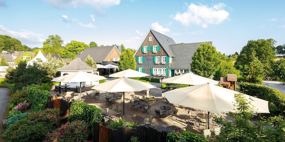 Landhaus Spatzenhof — 4-Star Luxury Hotel in Wermelskirchen, Germany