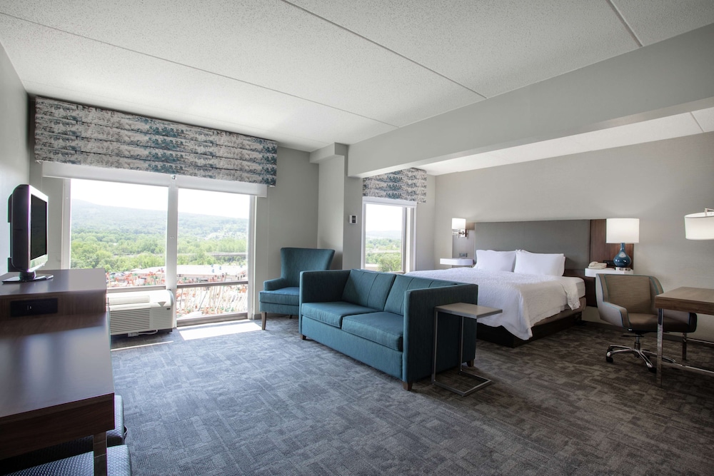 Hampton Inn Bedford - photo 23