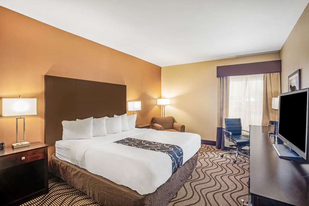 La Quinta Inn & Suites by Wyndham Beeville - photo 16