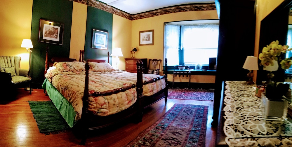 Whistler's Inn Bed & Breakfast - photo 21