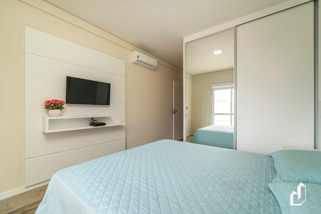 Kremer Residence: Apto 202 amplo próximo ao mar