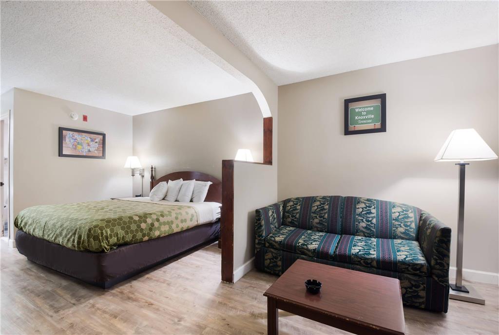 Econo Lodge Inn & Suites Knoxville East - photo 14