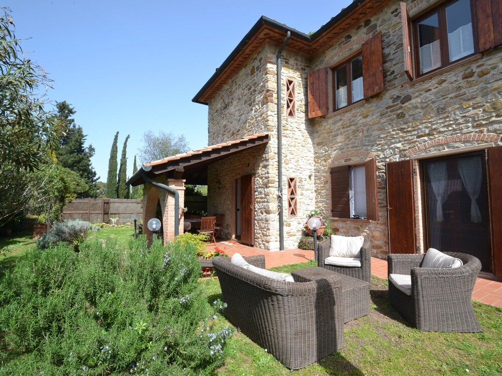 Charming Villa in Suvereto with Hot Tub — 4-Star Luxury Hotel in Suvereto, Italy