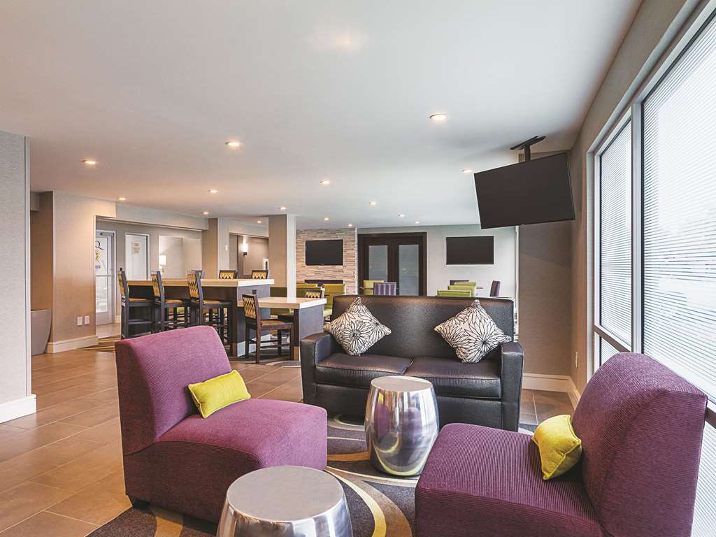 La Quinta Inn & Suites by Wyndham Austin Round Rock - photo 4