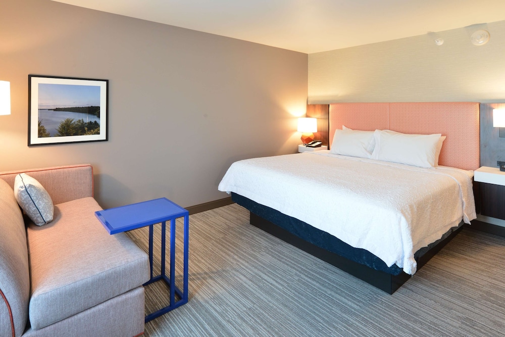 Hampton Inn & Suites Menomonie UW Stout - photo 22