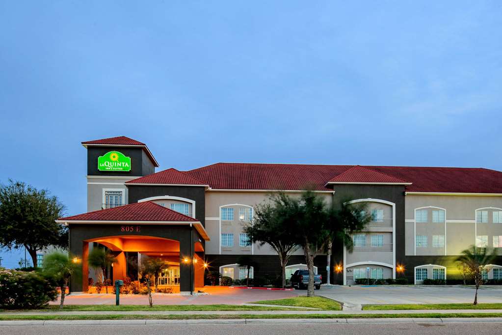 La Quinta Inn & Suites by Wyndham Mission at West McAllen - photo 4