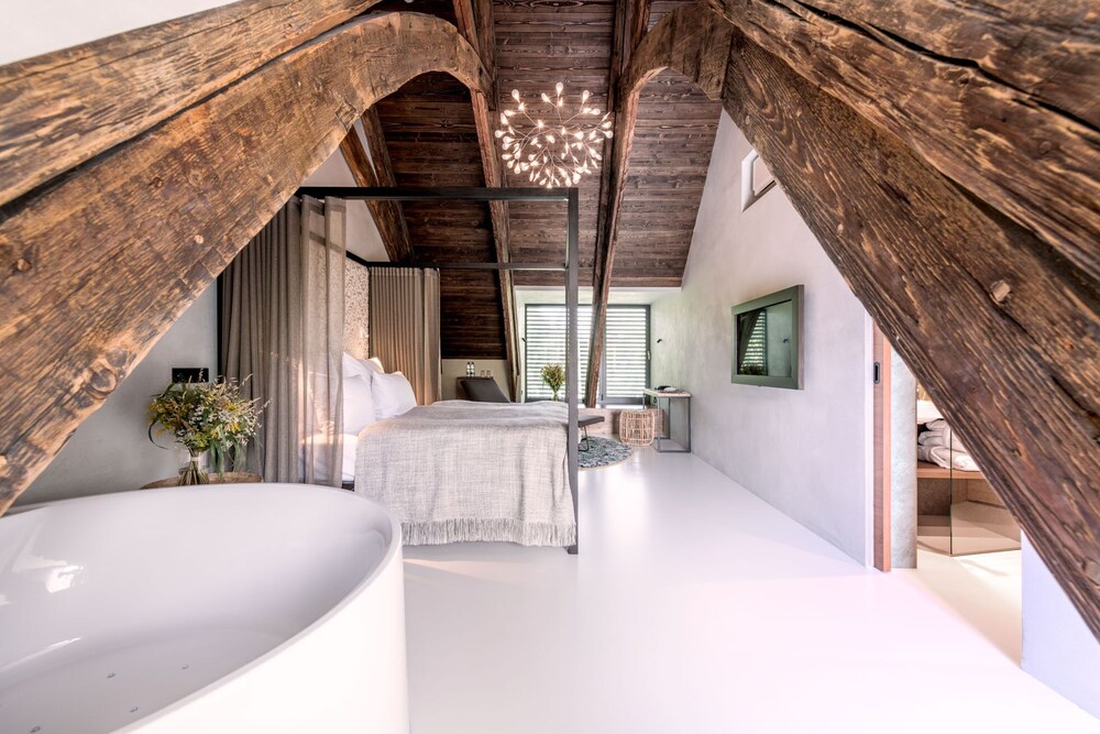 Yard Resort - carbon neutral hotel in Zdiby