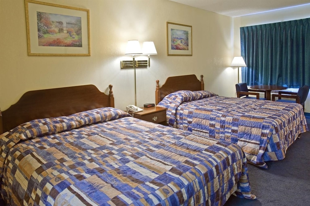 Americas Inn - photo 8