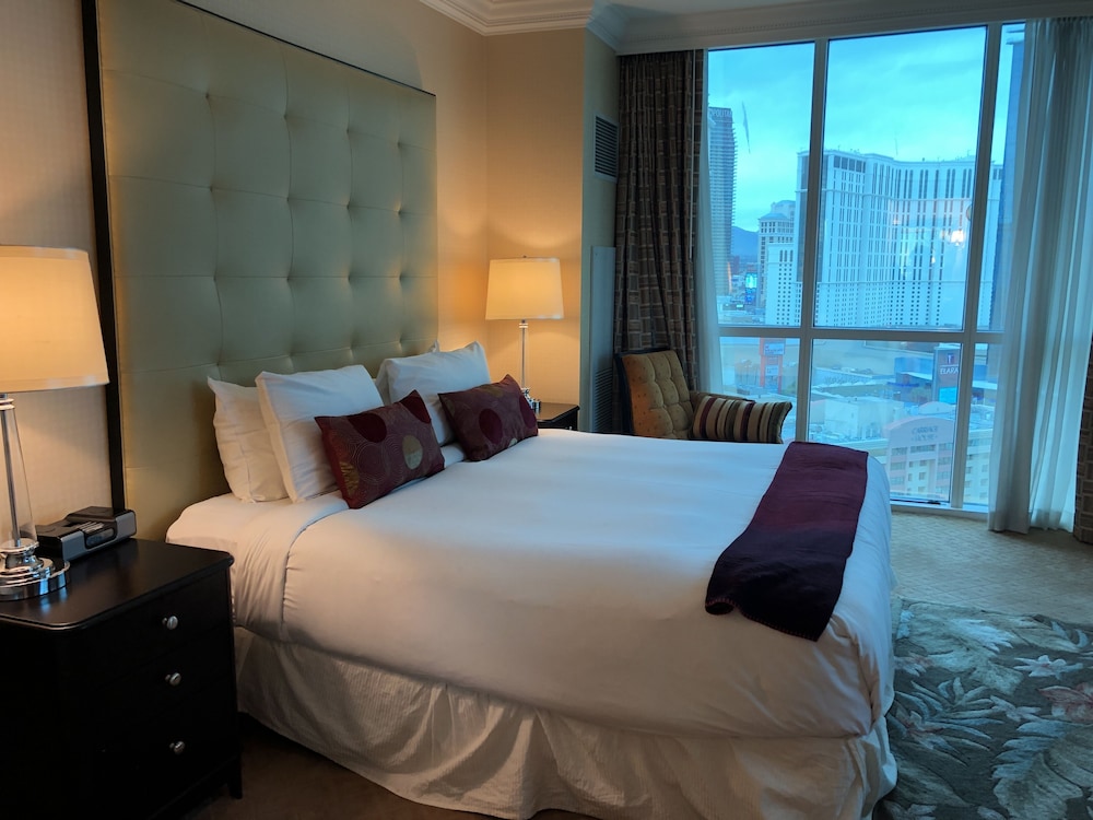 True 1BR Strip View at MGM Signature - photo 9