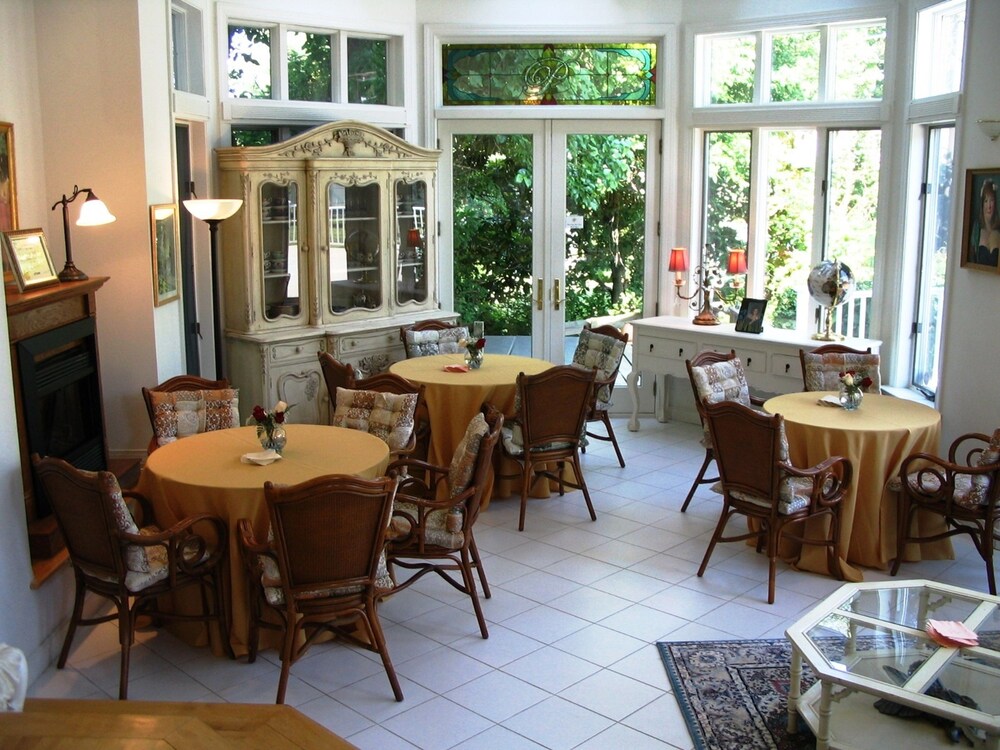 The Columbia Inn at Peralynna Manor - photo 49