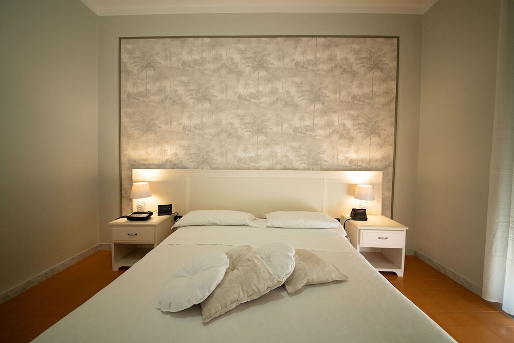 Hotel Ristorante Venezuela in Montesano Sulla Marcellana, Italy