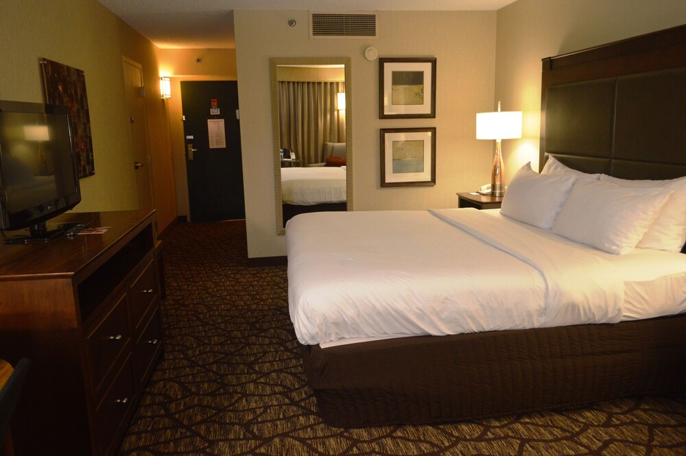 North Baltimore Plaza Hotel - photo 11
