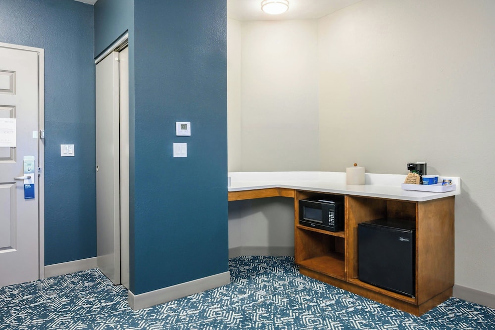 Four Points by Sheraton Bedford Manchester Airport - photo 49