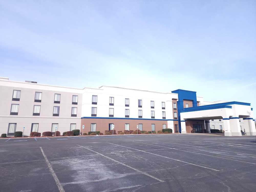 Hampton Inn & Suites Lamar - carbon neutral hotel in Mill Hall