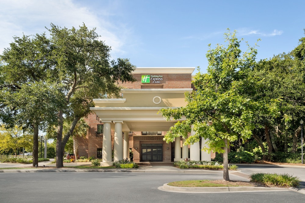 Holiday Inn Express & Suites Mt. Pleasant by IHG - photo 36