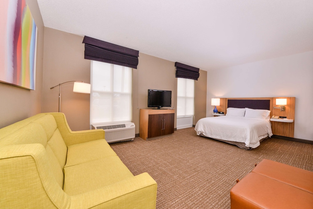 Hampton Inn & Suites Plymouth - photo 27