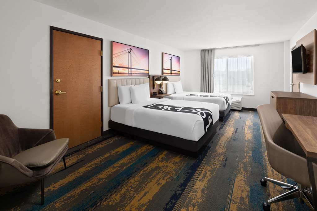 La Quinta Inn & Suites by Wyndham Kennewick - photo 47
