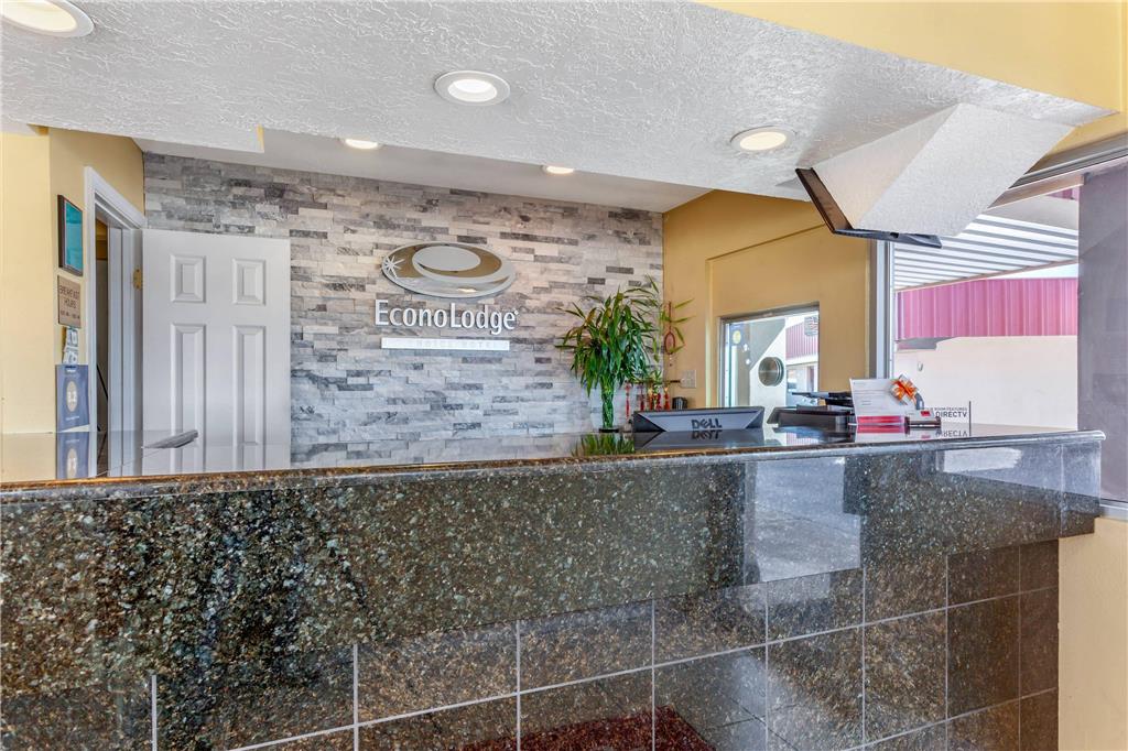 Econo Lodge Clovis - photo 8