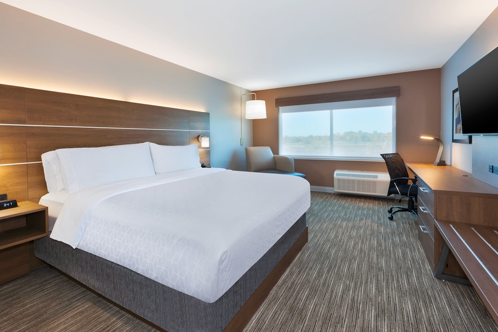 Holiday Inn Express & Suites Cedar Springs Grand Rapids N by IHG - photo 7