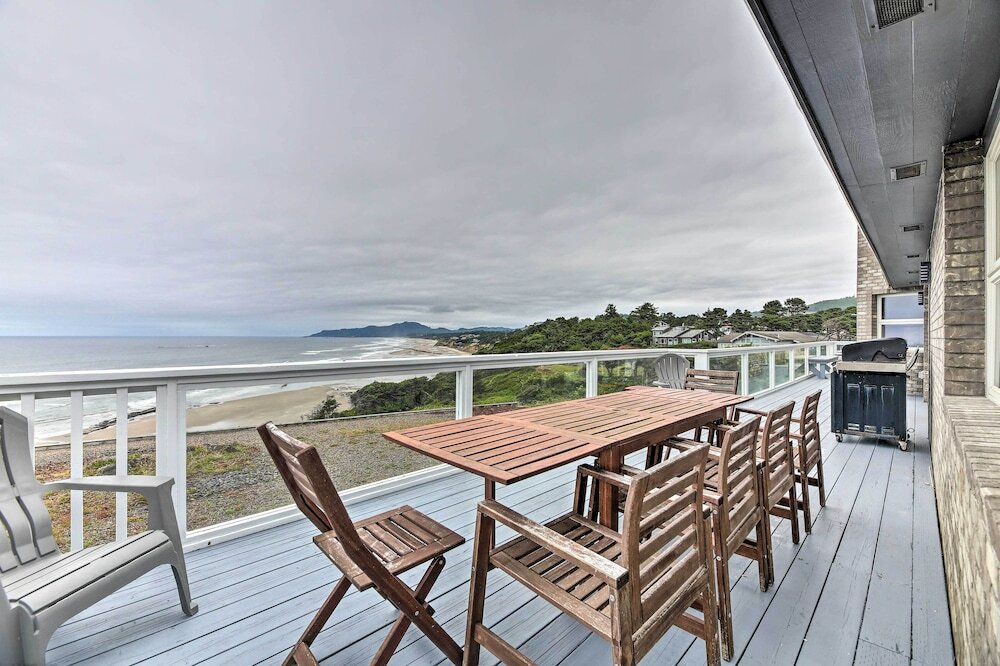 Luxurious Newport Estate w Spa & Lighthouse Views - photo 6