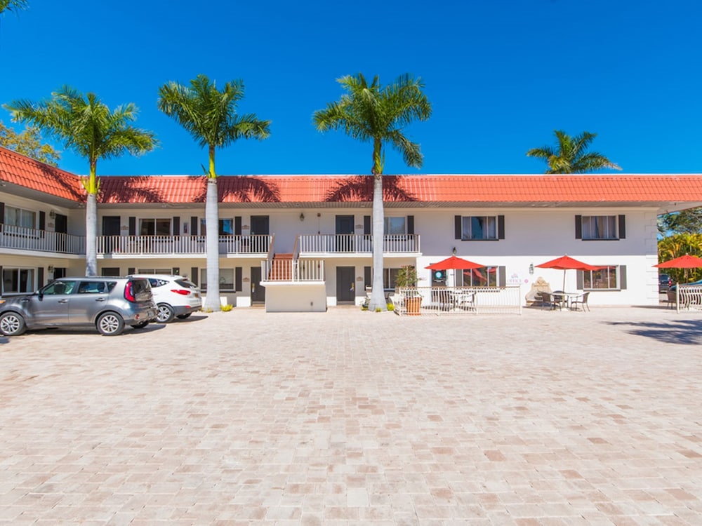 Hibiscus Suites Gateway to Siesta Key - photo 16