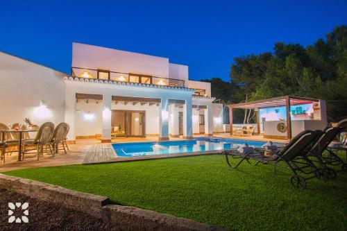 Villa Waterfront by Abahana Villas — 4-Star Luxury Hotel in Moraira, Spain