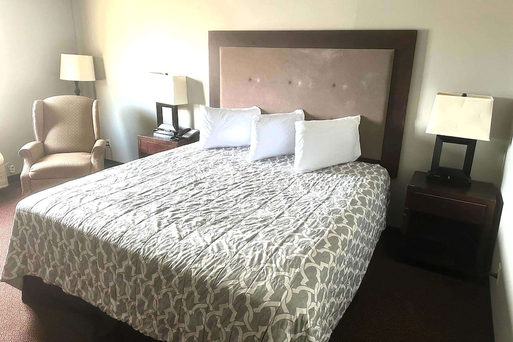 Super 8 by Wyndham Fort Scott — hotel in Fort Scott