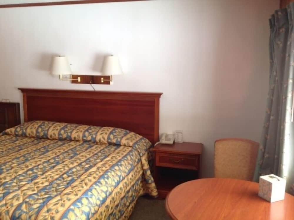 Sun 'N Snow Hotel - photo 6