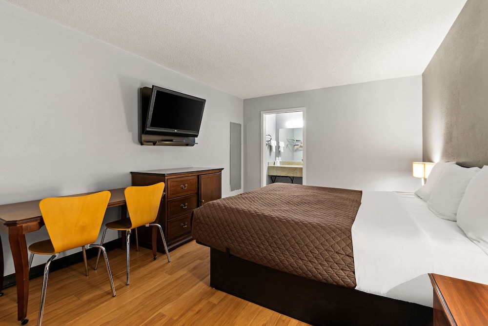 Rodeway Inn Brooklawn NJ - photo 11
