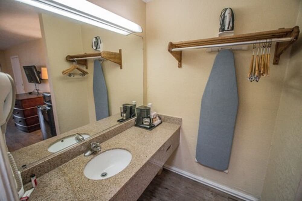 Days Inn by Wyndham Fort Walton Beach - photo 20