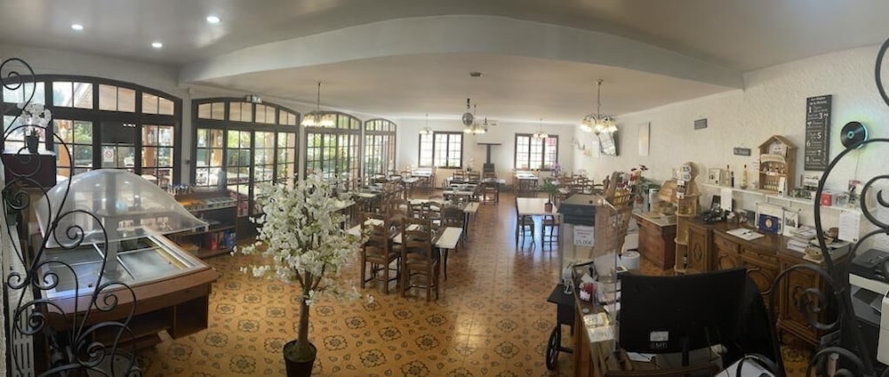 Les Callunes - carbon neutral hotel in Annot