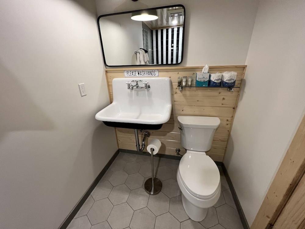 Thomsonite Beach Inn - photo 19
