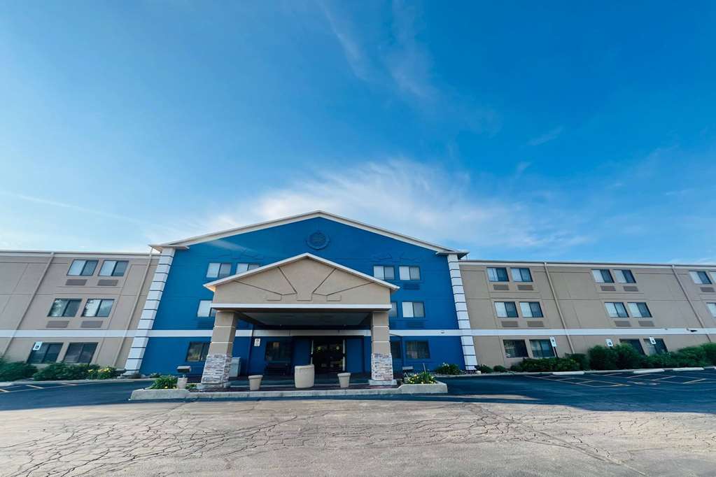 AmericInn by Wyndham Glendale Milwaukee - photo 6