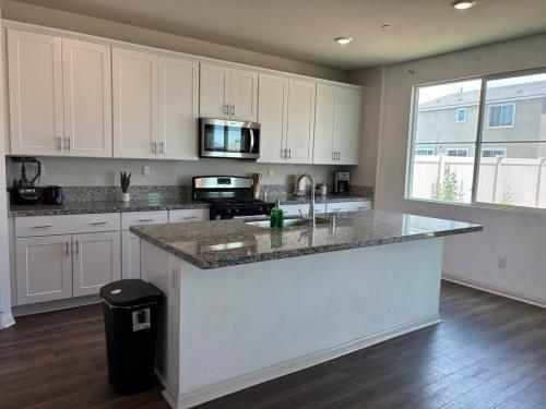 Beautiful Home in Moreno Valley — 4-Star Luxury Hotel in Moreno Valley, United States
