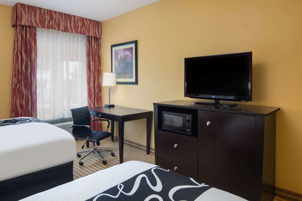 La Quinta Inn & Suites by Wyndham Atlanta Union City - photo 40
