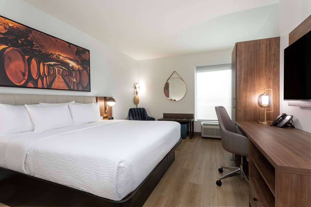 La Quinta Inn & Suites by Wyndham Galt Lodi North - photo 16