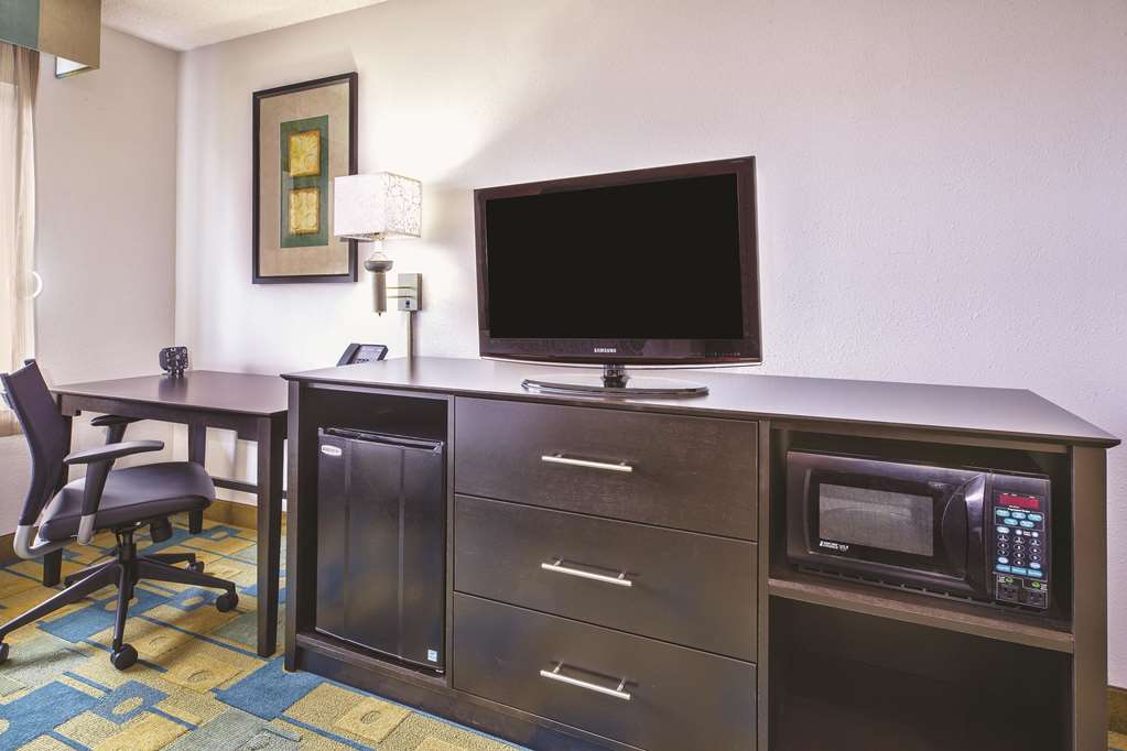 La Quinta Inn by Wyndham Toledo Perrysburg - photo 8
