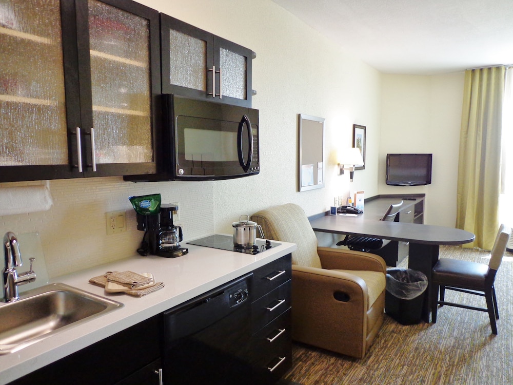 Candlewood Suites Odessa by IHG - photo 10