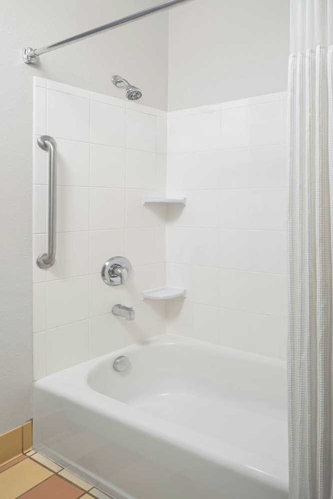 Fairfield Inn & Suites Marianna - photo 13